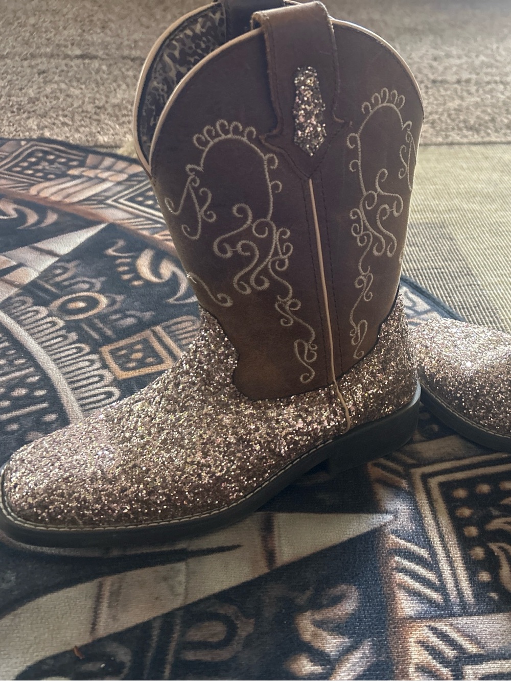 Shyanne Girls Boots Size 4